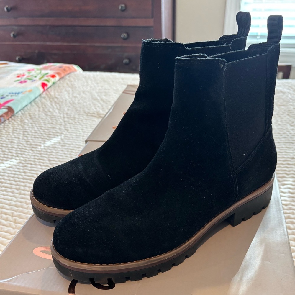 Women’s Black Suede Ankle Boots by Crown Vintage Size 8